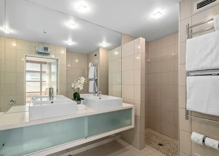 Luxury Lakeview On Ardmore With Sauna
